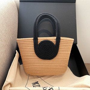 Bolso Tote Tejido en Forma de Cesta Color Caqui y Negro Estilo Bohemio para Uso Diario Primavera 2023 - Product Image 3