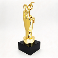 Trophée métallique portable personnalisé, sculpture dorée polie en forme de geste de main, base en cristal noir, prix artistique, cadeaux pour salons professionnels