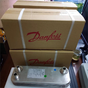 Refroidisseur d'huile Danfoss 026W-41701-000 B3-027-24-3.0-H Échangeur de chaleur vertical pour systèmes hydrauliques - Product Image 3