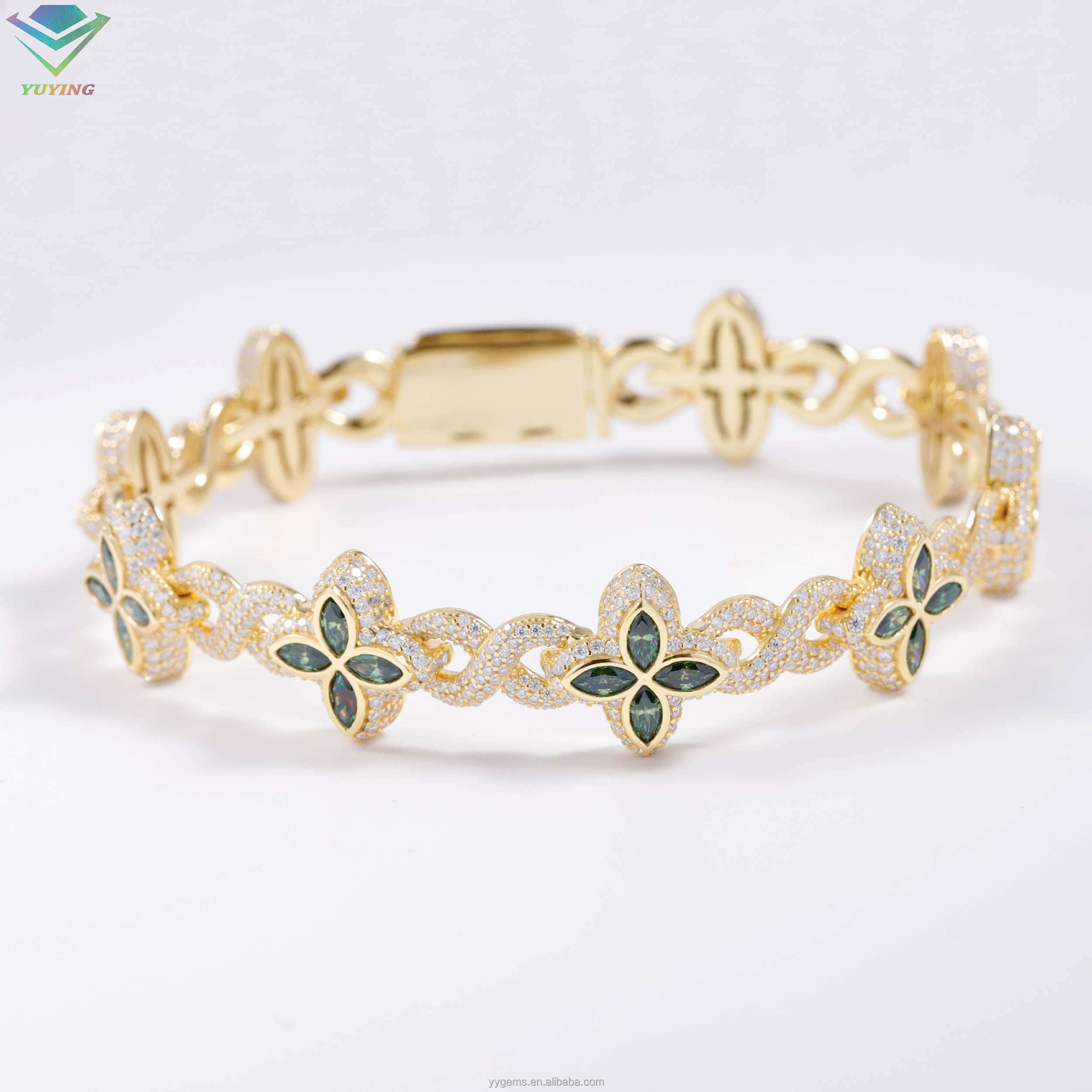Yellow-green moissanite clover bracelet