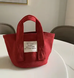 Venta al por mayor de lona de algodón material grueso 16oz 12 oz mini rojo regalo de Navidad cubo playa bolso para mujer