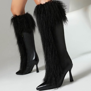 Bottes hautes en fourrure pelucheuse pour femme, grande taille 46, à talons hauts, avec fermeture éclair latérale, bottes fourrées pour l'hiver, chaussures à coupe large - Product Image 4