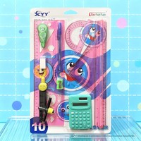 Lot de 11 outils de papeterie en plastique pour la rentrée scolaire : compas, règle, gomme, calculatrice, taille-crayon, outils de dessin technique - Vente en gros