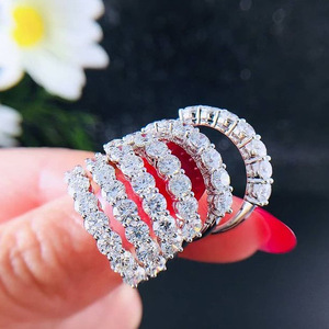 Anello a fascia singola con cristalli rotondi da donna, impilabile, accessori moda minimalisti - Product Image 2
