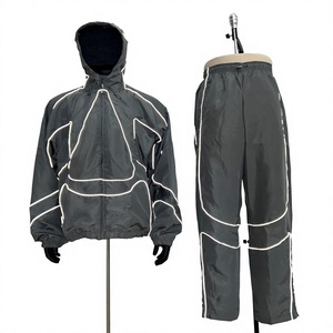 Nouvelle conception, logo personnalisé brodé, veste coupe-vent légère et réfléchissante pour homme, ensemble de veste zippée décontractée d'hiver, 100% polyester uni - Product Image 1