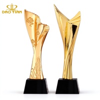 Trophée personnalisé en résine dorée, coupe flamme polie avec base noire, logo et nom gravés, cadeau pour la remise des diplômes, les tournois sportifs