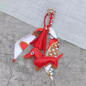 Sang trọng mới của phụ nữ PU da xe Keychain túi xách mặt dây chuyền với Tassel PURSE vòng chìa khóa động vật trang trí Dachshund túi quyến rũ - Product Image 3