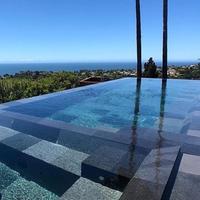 Premium Bali Schwarzer Lavastein-Java Lavastein Schwimmbad-Fliesen 20mm Dick Geschliffene Oberfläche Modernes Design Indonesischer Naturstein