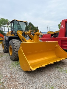 Used SDLG L956F Wheel Loader 5 Ton Rated Load Cummins Engine Front Loader High Quality Low Hours Motor Bearing in Shanghai Yard - Product Image 1