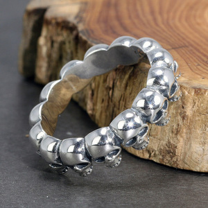 Anello vintage con teschio per uomo e donna, gioiello da dito alla moda con effetto invecchiato - Product Image 3