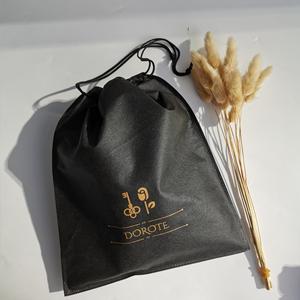 Vente en gros bon marché de sac cosmétique non tissé avec logo personnalisé paquet de voyage avec cordon sac à poussière en tissu non tissé pour cadeaux - Product Image 4