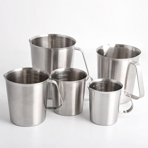 <span class=keywords><strong>Taza</strong></span> <span class=keywords><strong>Medidora</strong></span> de Acero Inoxidable de 500 ml, 700 ml, 1000 ml, 1500 ml, 2 L con Marcas y Asa - Product Image 1