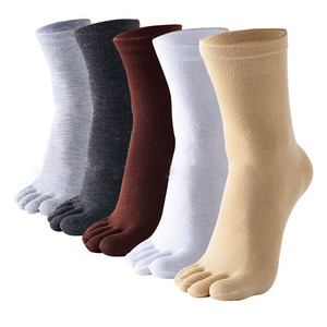 Logo personnalisé vente en gros de <span class=keywords><strong>chaussettes</strong></span> à 5 orteils à la cheville pour hommes noires <span class=keywords><strong>Mini</strong></span> Crew Coolmax cinq doigts Injinjii Toe - Product Image 3