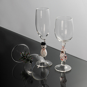 Coupe <span class=keywords><strong>de</strong></span> Noël en verre à haute teneur en borosilicate <span class=keywords><strong>de</strong></span> style américain avec design du <span class=keywords><strong>père</strong></span> Noël Gobelet à vin rouge élégant pour les fêtes - Product Image 3