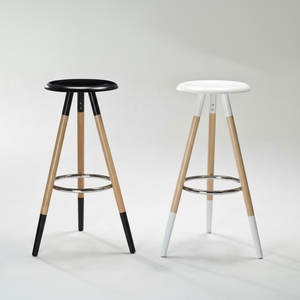Tabouret de bar en bois - Product Image 1