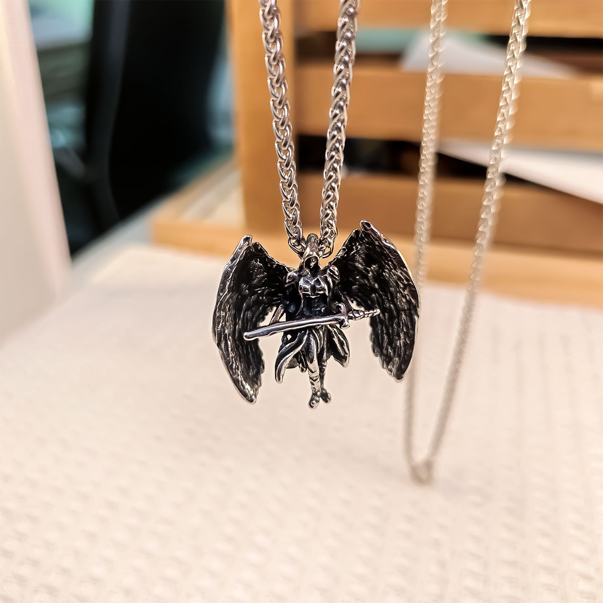 Pendentif avec chaîne 402*3*60CM