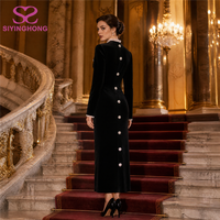 Robe de soirée longue en velours personnalisée pour femme, col montant, manches à volants en dentelle, boutons décoratifs en perles, dos vintage, vente en gros