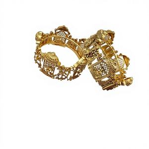 Ensemble de bracelets traditionnels pour femmes en cuivre plaqué or gravé, pour les occasions de mariage et d'anniversaire - Product Image 1