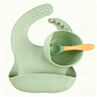Vente en gros de bavoir et cuillère en silicone écologique pour bébé ensemble d'alimentation avec logo personnalisé vaisselle pour enfants sans BPA pour les repas