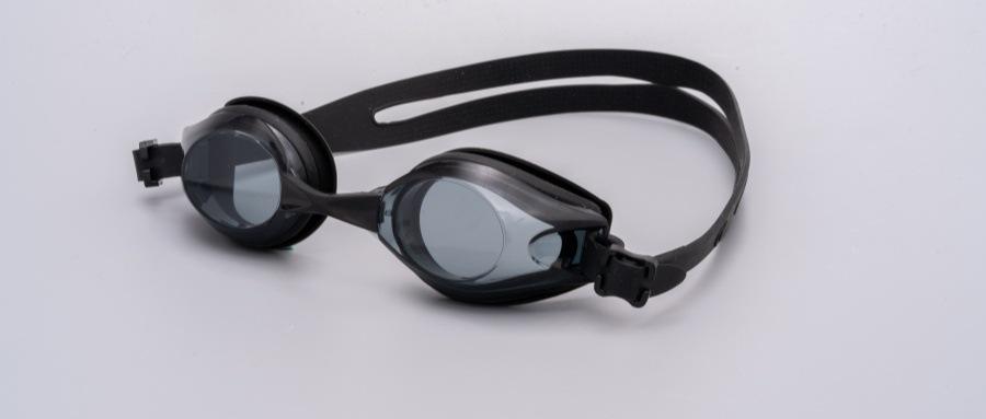 Verres colorés thé noir