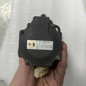 Moteur servo AC MHMD042G1C 400W avec construction en plastique et en aluminium pour applications d'automatisation - Product Image 6