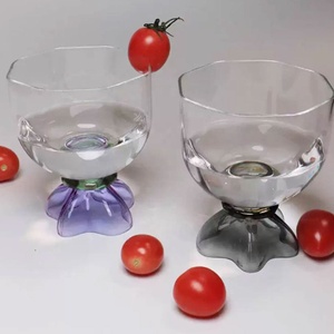 <span class=keywords><strong>Verre</strong></span> à <span class=keywords><strong>vin</strong></span> en forme de fleur en <span class=keywords><strong>verre</strong></span> borosilicate de haute qualité, design incurvé personnalisé, style mini mignon et frais - Product Image 2