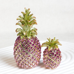 LUYI Nouveauté Tendance : Boîte à Bijoux Créative en Métal Émaillé, Motif Ananas Diamanté, Idéale pour la Décoration Intérieure - Product Image 4