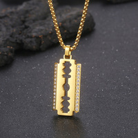 Bague carrée en acier inoxydable pour homme, style Hip Hop Rock Street, avec lame de diamant CNC électroplaquée et perle.