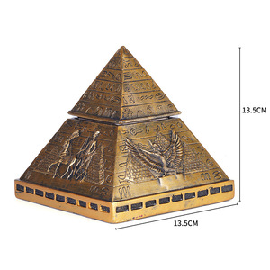 Bougie de cire de soja parfumée de luxe en forme de pyramide créative cadeau de fantaisie pour Noël, le Nouvel An ou toute occasion de vacances - Product Image 5