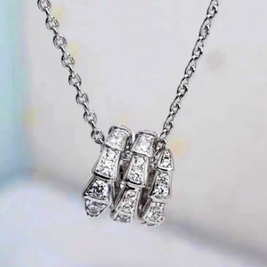 Collana con Ciondolo a Forma di Serpente alla Moda per Donne, Gioiello Unico e Affascinante - Product Image 1