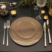 Assiette de présentation ronde en PP de 13 pouces, style classique, dorée galvanisée de luxe, faite à la main, pour événements festifs et mariages, personnalisable en gros