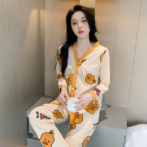 Femmes col en v <span class=keywords><strong>soie</strong></span> Satin <span class=keywords><strong>nuisette</strong></span> 2 pièces dessin animé motif à manches longues ensemble luxe populaire <span class=keywords><strong>grande</strong></span> <span class=keywords><strong>taille</strong></span> pyjamas en gros - Product Image 5