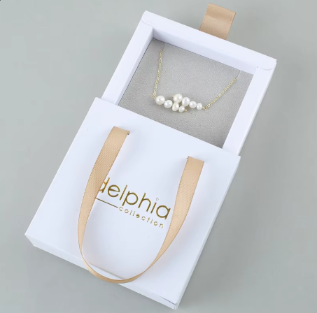 Blanc avec mousse à bijoux