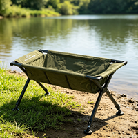 Matériel de pêche pliable léger pour la capture et la libération des poissons, avec lit de pêche pliant à quatre pieds et conception en tissu maillé respirant