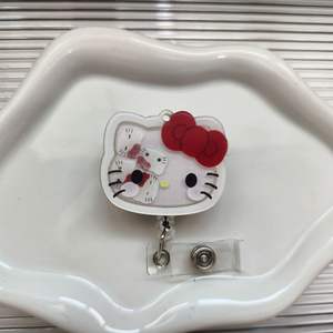 Porte-<span class=keywords><strong>badge</strong></span> en acrylique à motif de chat de dessin animé avec pinces crocodiles, accessoires pour infirmières et personnel médical, porte-badges rétractables à personnage - Product Image 2