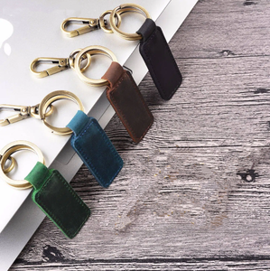 Llavero de pulsera con gancho de seguridad y logotipo personalizado, de cuero genuino de vaca de grano completo, con correa tipo mosquetón y argollas para llaves, ideal para regalo - Product Image 1