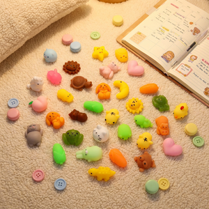 Paquete de 30 Juguetes Blandos Personalizados, Squishies Kawaii, Recuerdos para Fiestas, Regalos de Cumpleaños, Navidad, Regalos para el Aula, Mini Animales Aleatorios para Apretar - Product Image 1