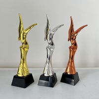 Trophée unique en résine créative en forme d'aigle volant avec base en cristal noir pour récompenses et souvenirs