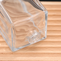 Botol Parfum Kaca Transparan Persegi Desain Baru yang Dapat Disesuaikan, Kemasan Pompa Semprot Kosong untuk Kotak Perjalanan