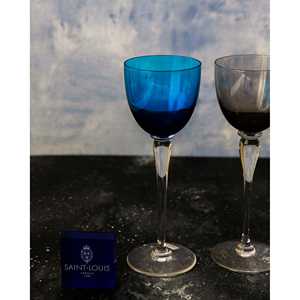 Grande paire de verres à vin de luxe Saint Louis, gobelets en cristal gravés classiques avec accents métalliques pour les hôtels - Product Image 2