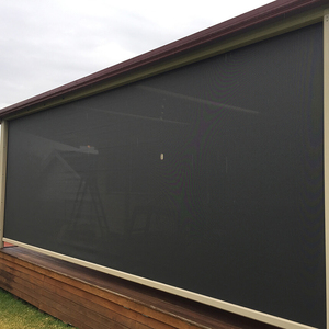 Suministro de fábrica Pantalla de pista ZIP personalizada y persianas enrollables a prueba de viento para exteriores motorizadas retráctiles para balcón y Patio - Product Image 4