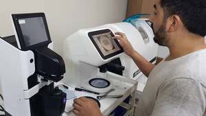 เครื่องตัดเลนส์สายตาแบบมืออาชีพ ฟังก์ชันขึ้นรูปขอบเลนส์อย่างรวดเร็ว ระบบออนไลน์ เครื่องเจียรเลนส์อัตโนมัติ - Product Image 4