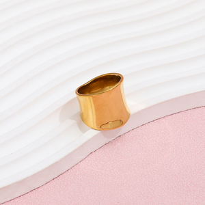 Haut de gamme 18K Or Plain Irrégulier Cambered Surface Chunky Gradient Band Anneaux En Acier Inoxydable À La Mode Simple Plaqué Or Bijoux - Product Image 6