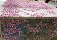 Tissu de Luxe Rose en Dentelle Tissée avec Appliques Florales 3D Brodé de Perles pour Robes, Mariages et Sacs – Tissu de Créateur de Haute Qualité