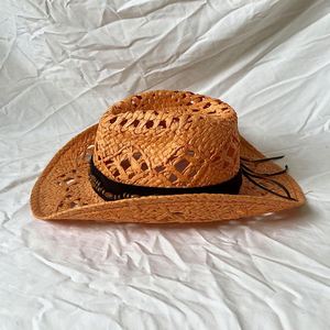 หมวกคาวบอยสานฟางตกแต่งลายพิเศษสำหรับผู้หญิงผู้ชาย รุ่นใหม่ขายดีประจำฤดูร้อน หมวกกันแดดสานฟางแบบโปร่ง - Product Image 3