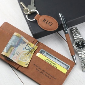 Set Regalo in Similpelle Incidibile per la Festa del Papà, Set Promozionale per Ufficio con Logo Personalizzato, Portafoglio, Penna e Portachiavi Incisi - Product Image 5