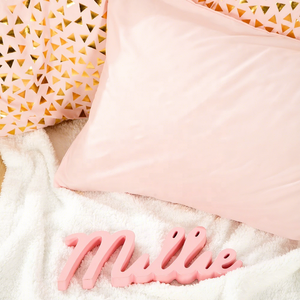 Ensemble <span class=keywords><strong>de</strong></span> <span class=keywords><strong>housse</strong></span> <span class=keywords><strong>de</strong></span> <span class=keywords><strong>couette</strong></span> en <span class=keywords><strong>or</strong></span> <span class=keywords><strong>rose</strong></span> - 300 fils - Polyester écologique - Volants (1 <span class=keywords><strong>couette</strong></span> + 2 taies d'oreiller) - Design moderne et luxueux personnalisable - Product Image 5