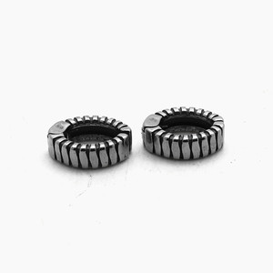 Pendientes de aro minimalistas de inspiración punk de Yunnique, joyería de moda unisex de acero inoxidable 316, diseño geométrico - Product Image 3