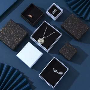 Caja de Joyería de Alta Gama con Tapa Dorada, Forro de Esponja, Acabado Brillante, para Guardar Aretes, Collares y Pulseras - Product Image 2