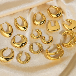 Pendientes de Aro Geométricos en Forma de C de Acero Inoxidable Irregular Chapados en Oro de 18K de Alta Calidad al por Mayor para Mujer - Product Image 4